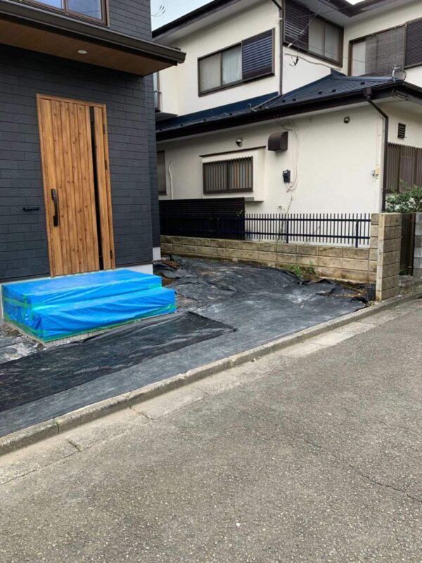 愛媛県伊予市・S様邸　玄関アプローチをコンクリートで仕上げ、庭は芝生にリフォーム